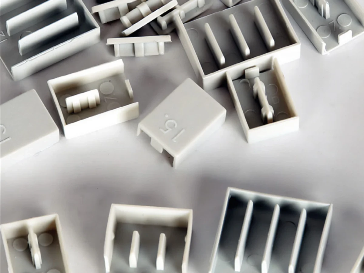Z-10/1F – Zaślepka końcowa do szyn widełkowych 10 mm², 1-fazowych